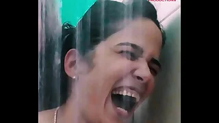 Cleaning up with Jazmin shave concerning vibrate